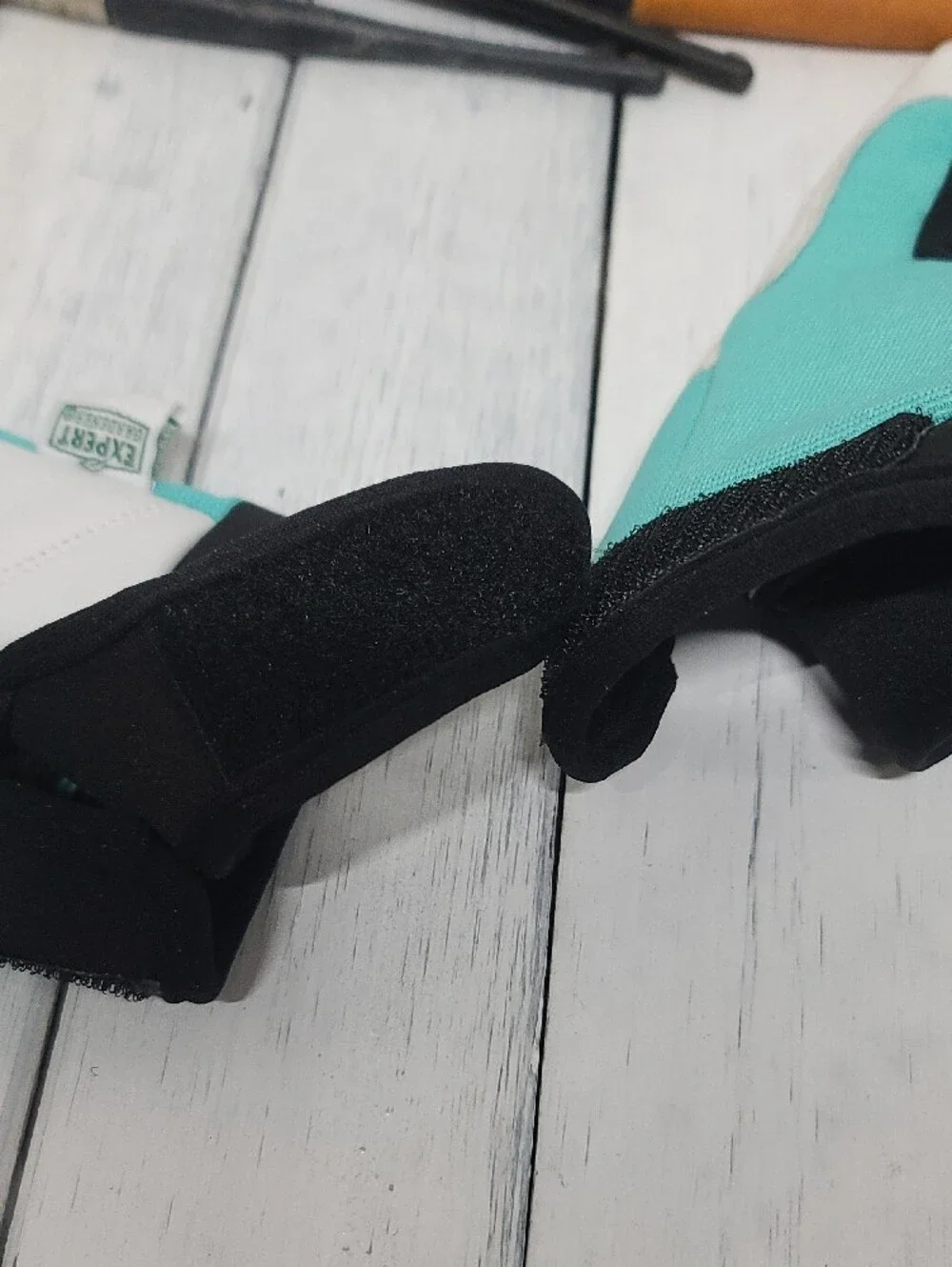 Expert Gardener 2 PAIR Teal Black White Goatskin Palm Gloves Med Velcro NWT